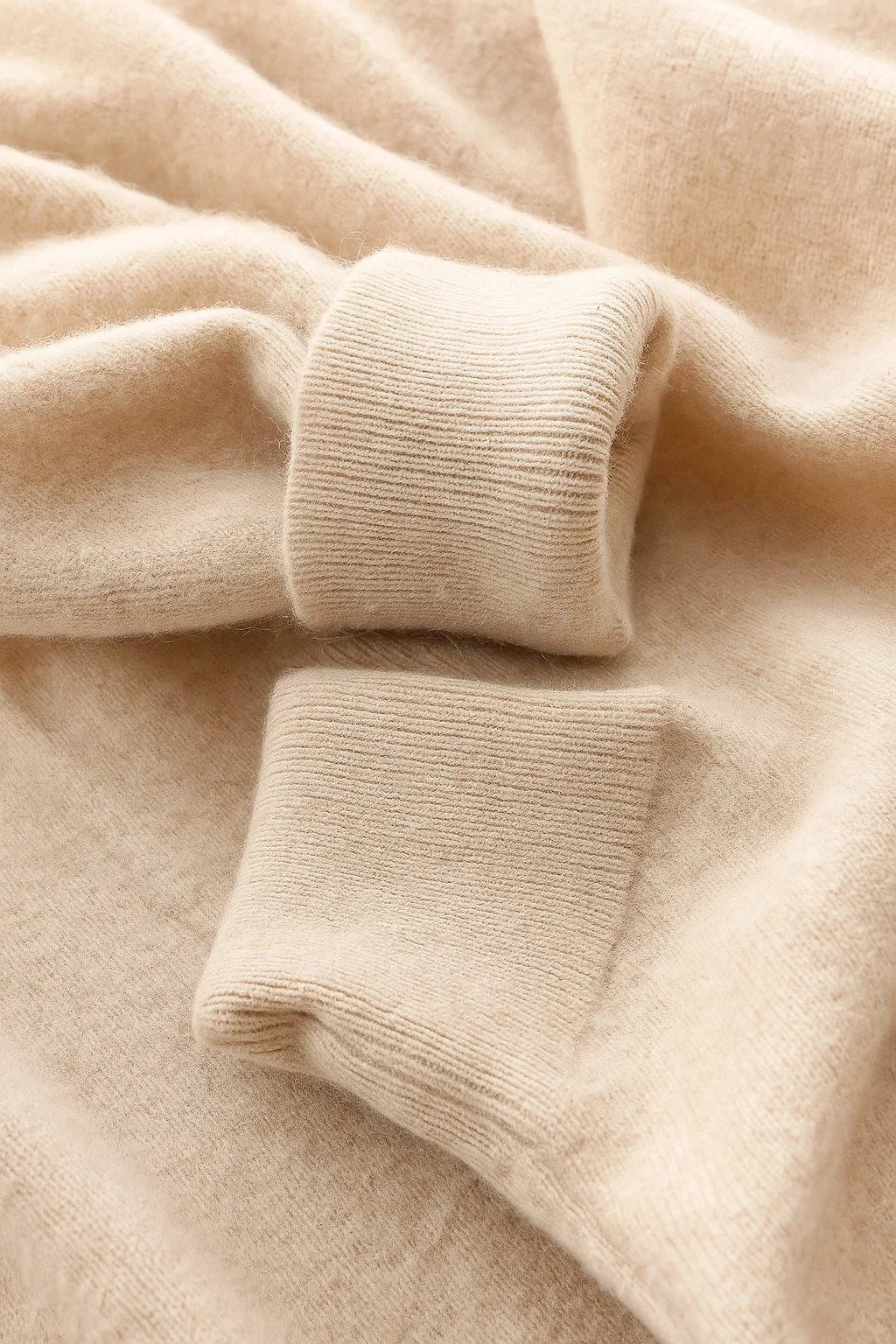 Men's Sweater Wool-Polyester Blend V-Neck Lightweight